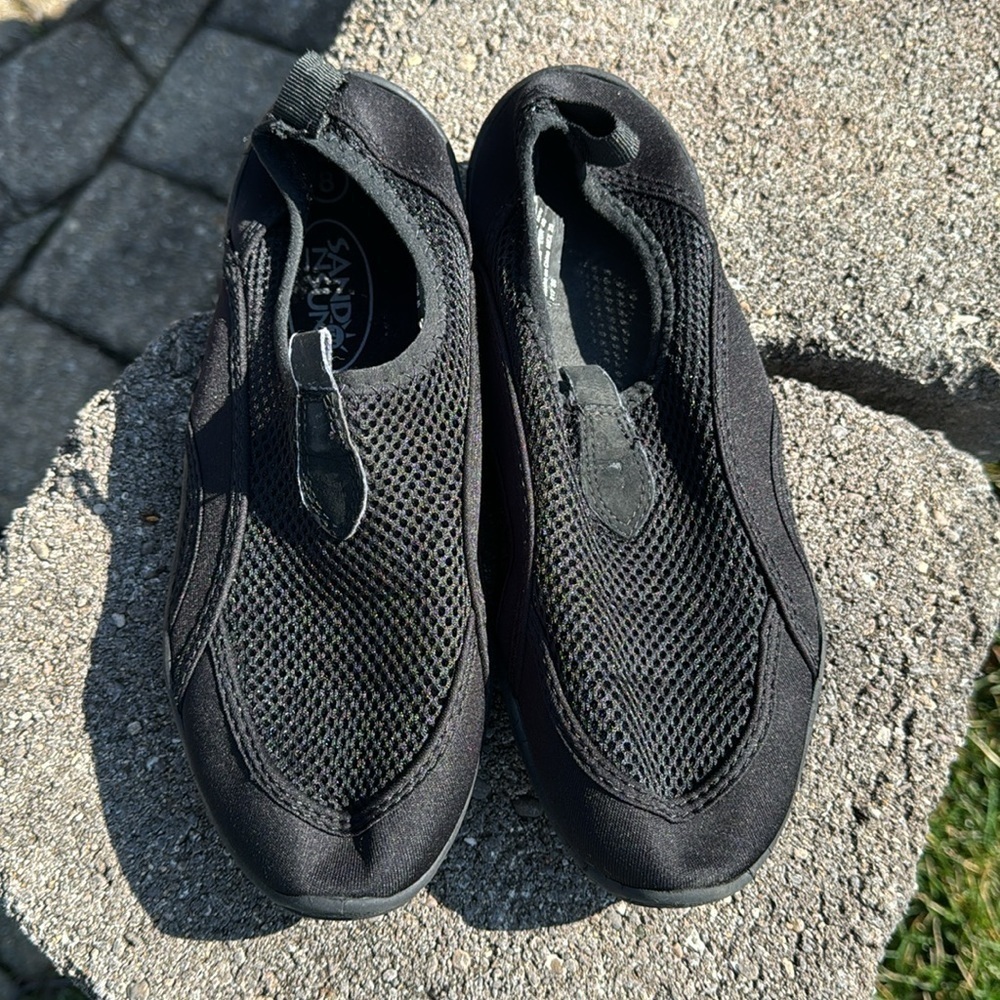 SAND N SUN~BLACK~WATER SHOES~SIZE 8~NEW CONDITION~BR